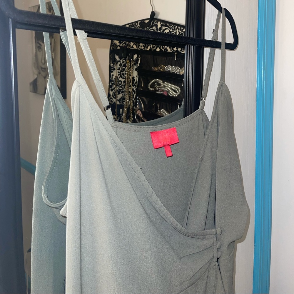 Size LARGE dress flowy & pretty bottom detail - Picture 3 of 5